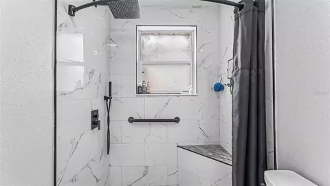 Bath - 630 E Stanford St, Bartow, FL 33830 photo 2 of 5