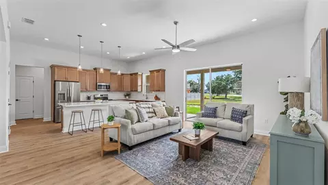 Living - 535 Shanklin Ave, Bartow, FL 33830 photo 3 of 3