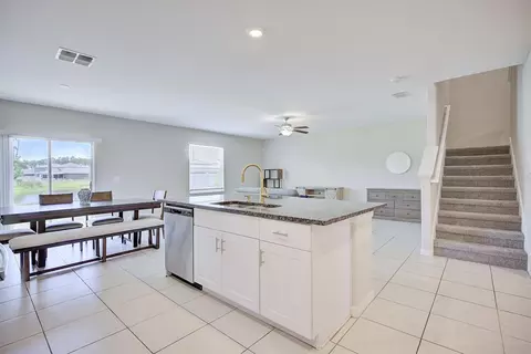 Kitchen - 2139 Old Mining Rd, Lakeland, FL 33801 photo 6 of 6
