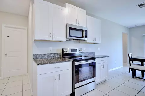 Kitchen - 2139 Old Mining Rd, Lakeland, FL 33801 photo 5 of 6