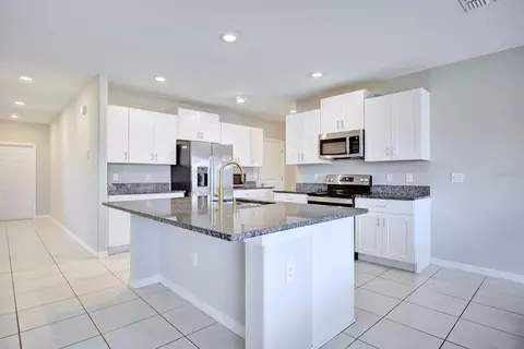 Kitchen - 2139 Old Mining Rd, Lakeland, FL 33801 photo 1 of 6