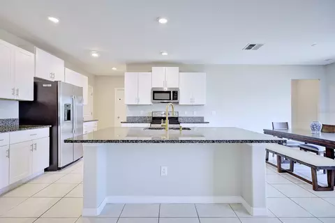 Kitchen - 2139 Old Mining Rd, Lakeland, FL 33801 photo 2 of 6