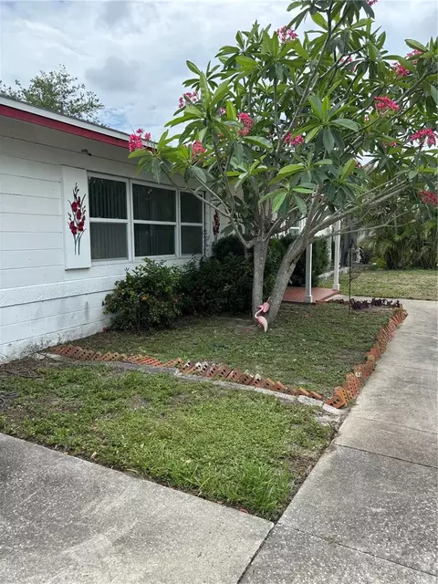 5201 62nd St N, Kenneth City, FL 33709