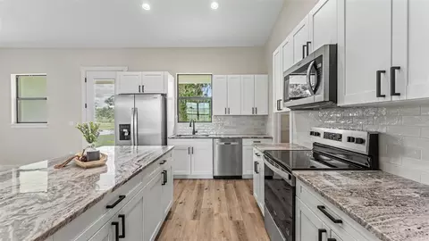 Kitchen - 3611 E Gaskins Rd, Bartow, FL 33830 photo 4 of 5