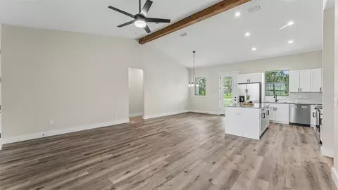 Living - 3611 E Gaskins Rd, Bartow, FL 33830 photo 4 of 7