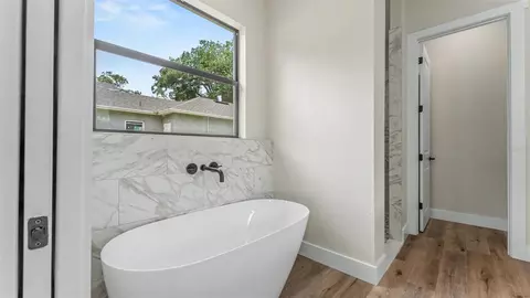 Bath - 3611 E Gaskins Rd, Bartow, FL 33830 photo 3 of 7