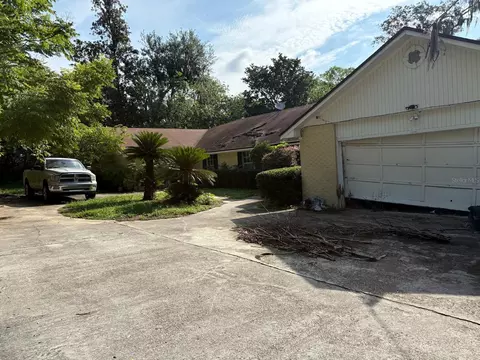 1911 Miracle Ln, Jacksonville, FL 32225