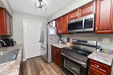Kitchen - 4561 David Dr, Bartow, FL 33830 photo 2 of 4