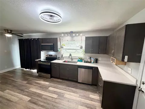 Kitchen - 1185 S Johnson Ave, Bartow, FL 33830 photo 3 of 7