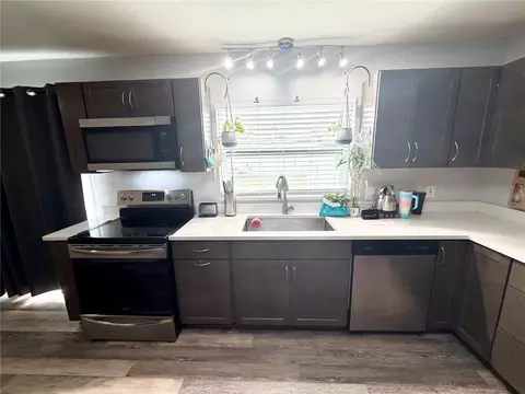 Kitchen - 1185 S Johnson Ave, Bartow, FL 33830 photo 2 of 7
