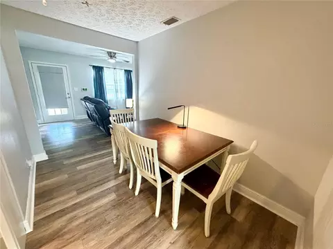 Dining - 1185 S Johnson Ave, Bartow, FL 33830 photo 2 of 3