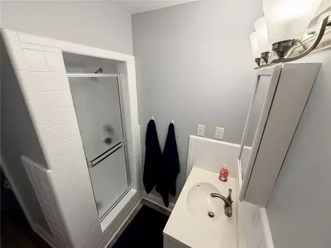 Bath - 1185 S Johnson Ave, Bartow, FL 33830 photo 4 of 4
