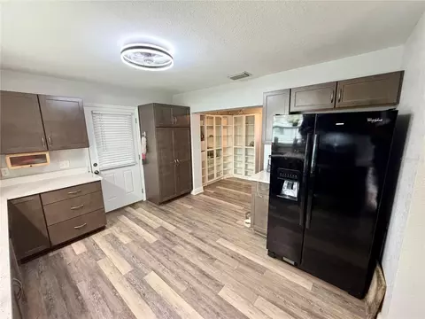 Kitchen - 1185 S Johnson Ave, Bartow, FL 33830 photo 6 of 7