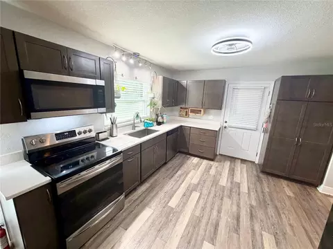Kitchen - 1185 S Johnson Ave, Bartow, FL 33830 photo 4 of 7