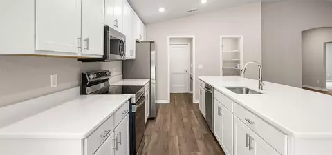 Kitchen - 617 Cypress Creek Run, Saint Cloud, FL 34771 photo 4 of 5