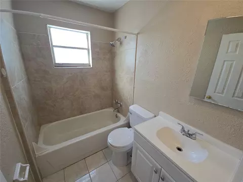 Bath - Undisclosed, Bartow, FL 33830 photo 3 of 3