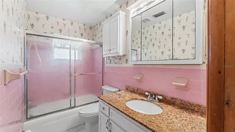 Bath - 1145 E George St, Bartow, FL 33830 photo 3 of 3