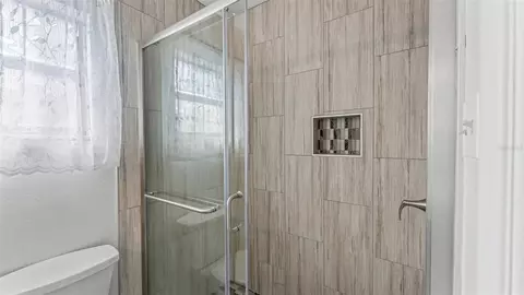 Bath - 1145 E George St, Bartow, FL 33830 photo 2 of 3