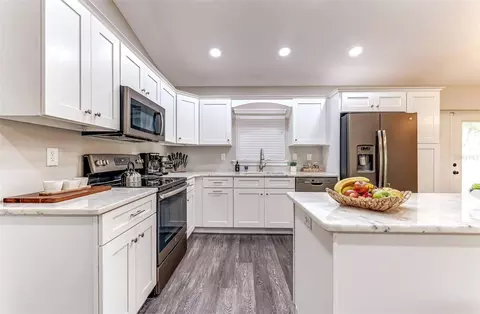 Kitchen - 220 Kite Ave, Sebring, FL 33870 photo 4 of 6