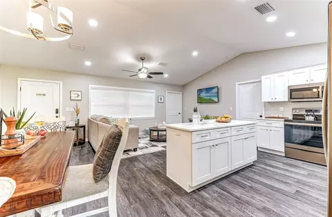 Kitchen - 220 Kite Ave, Sebring, FL 33870 photo 1 of 6