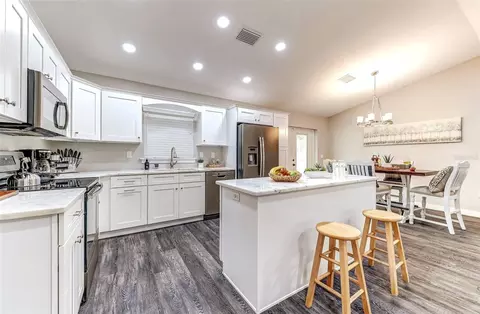 Kitchen - 220 Kite Ave, Sebring, FL 33870 photo 2 of 6