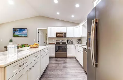 Kitchen - 220 Kite Ave, Sebring, FL 33870 photo 3 of 6