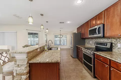 7233 Wakeview Dr, Davenport, FL 33896 photo 9
