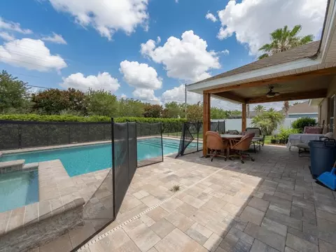 Exterior - 233 Mandolin Dr, Winter Haven, FL 33884 photo 2 of 4