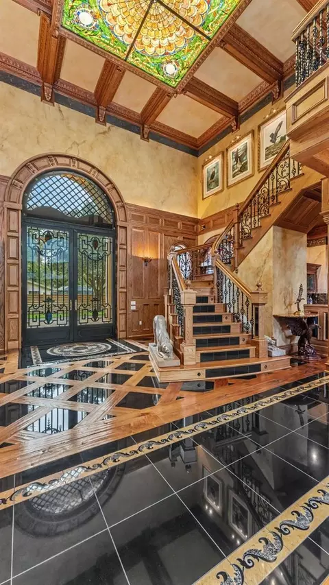 Entry Way - 5503 Downing St, Dover, FL 33527 photo 5 of 11