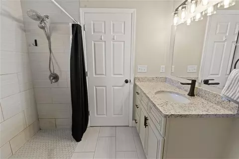 Bath - 765 S Dudley Ave, Bartow, FL 33830 photo 1 of 4