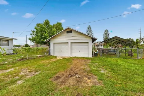 Exterior - 675 E Bay Ave, Eagle Lake, FL 33839 photo 6 of 8