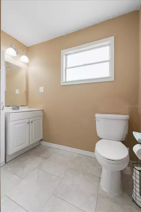 Bath - 675 E Bay Ave, Eagle Lake, FL 33839 photo 2 of 4