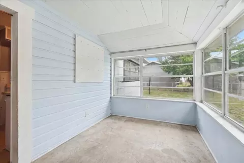 Exterior - 675 E Bay Ave, Eagle Lake, FL 33839 photo 3 of 8