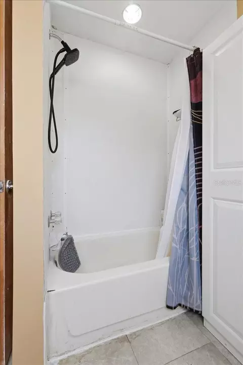 Bath - 675 E Bay Ave, Eagle Lake, FL 33839 photo 1 of 4