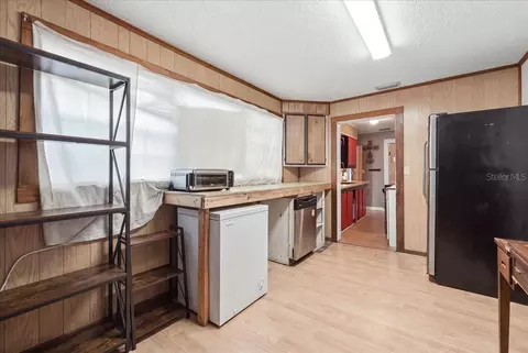 Kitchen - 675 E Bay Ave, Eagle Lake, FL 33839 photo 3 of 3