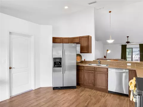 Kitchen - 1601 Taylor Landing Dr, Bartow, FL 33830 photo 3 of 6