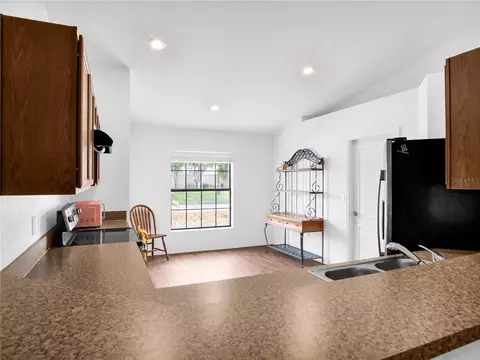 Kitchen - 1601 Taylor Landing Dr, Bartow, FL 33830 photo 4 of 6