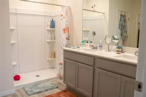Bath - 5214 Orchard Oriole Loop, Bartow, FL 33830 photo 1 of 2