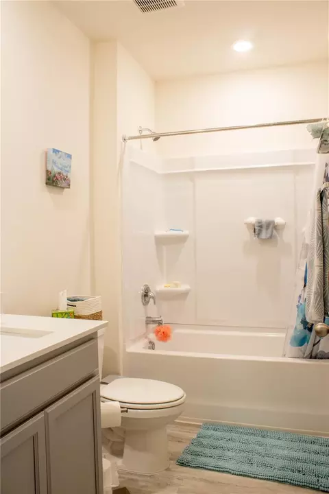 Bath - 5214 Orchard Oriole Loop, Bartow, FL 33830 photo 2 of 2