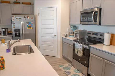 Kitchen - 5214 Orchard Oriole Loop, Bartow, FL 33830 photo 2 of 2