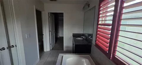 Bath - 10322 Holstein Edge Pl, Riverview, FL 33569 photo 3 of 4