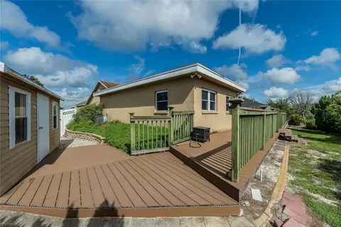 Exterior - 205 Thomas Ct, Winter Haven, FL 33880 photo 15 of 17