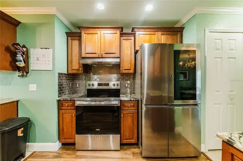 Kitchen - 205 Thomas Ct, Winter Haven, FL 33880 photo 2 of 5