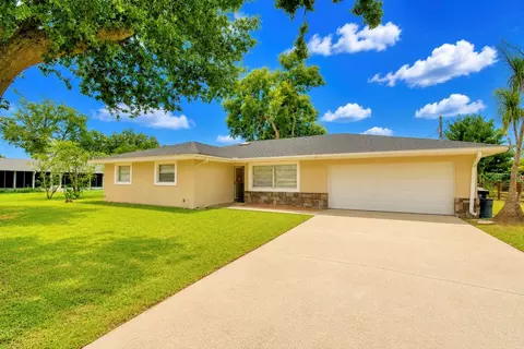 Exterior - 105 Byron Pl, Winter Haven, FL 33884 photo 11 of 13