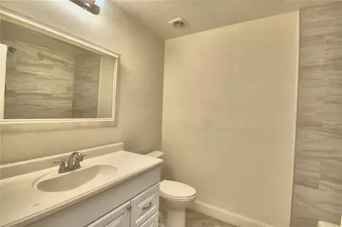 Bath - 105 Byron Pl, Winter Haven, FL 33884 photo 3 of 7