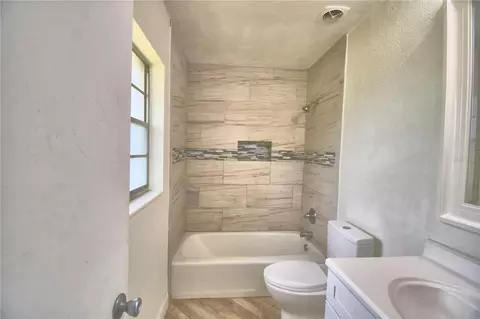 Bath - 105 Byron Pl, Winter Haven, FL 33884 photo 2 of 7