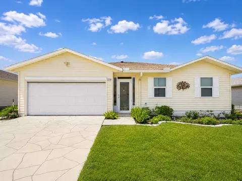 2228 Grand Cypress Dr, Lakeland, FL 33810