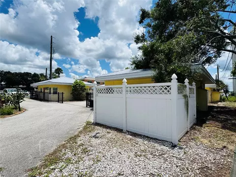 Exterior - 2121 Lakeview Dr, Sebring, FL 33870 photo 9 of 10