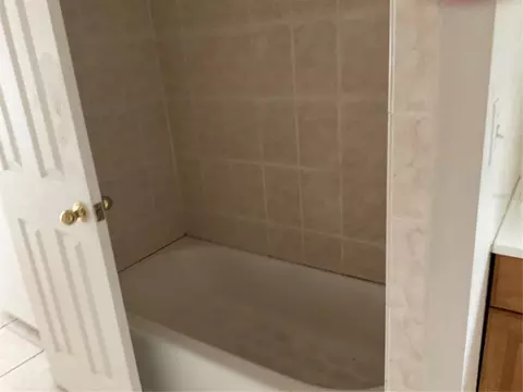 Bath - 2121 Lakeview Dr, Sebring, FL 33870 photo 1 of 2