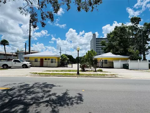 Exterior - 2121 Lakeview Dr, Sebring, FL 33870 photo 7 of 10